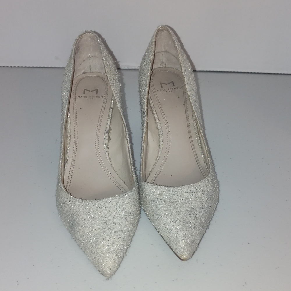 Marc Fisher Block Heel Pointy Toe Pump/ Silver Fabric Size 5.5